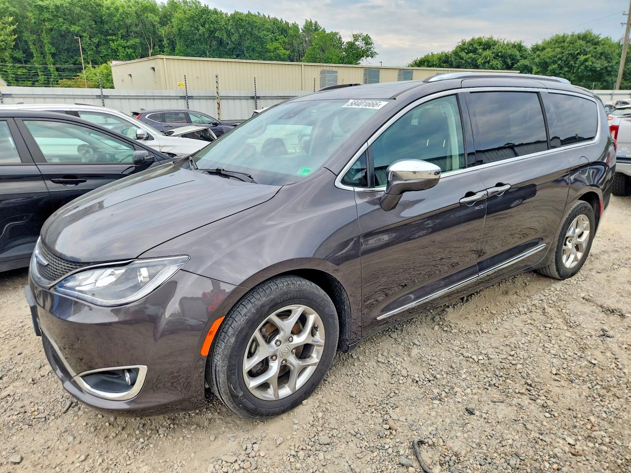 2019 Chrysler Pacifica Limited Gray vin: 2C4RC1GG9KR751713
