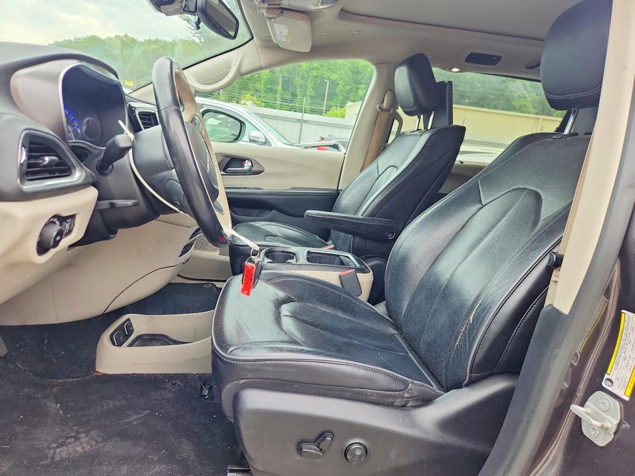 2019 Chrysler Pacifica Limited Gray vin: 2C4RC1GG9KR751713
