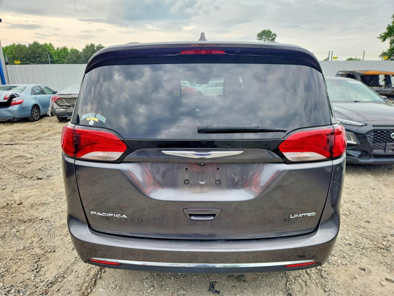 2019 Chrysler Pacifica Limited Gray vin: 2C4RC1GG9KR751713