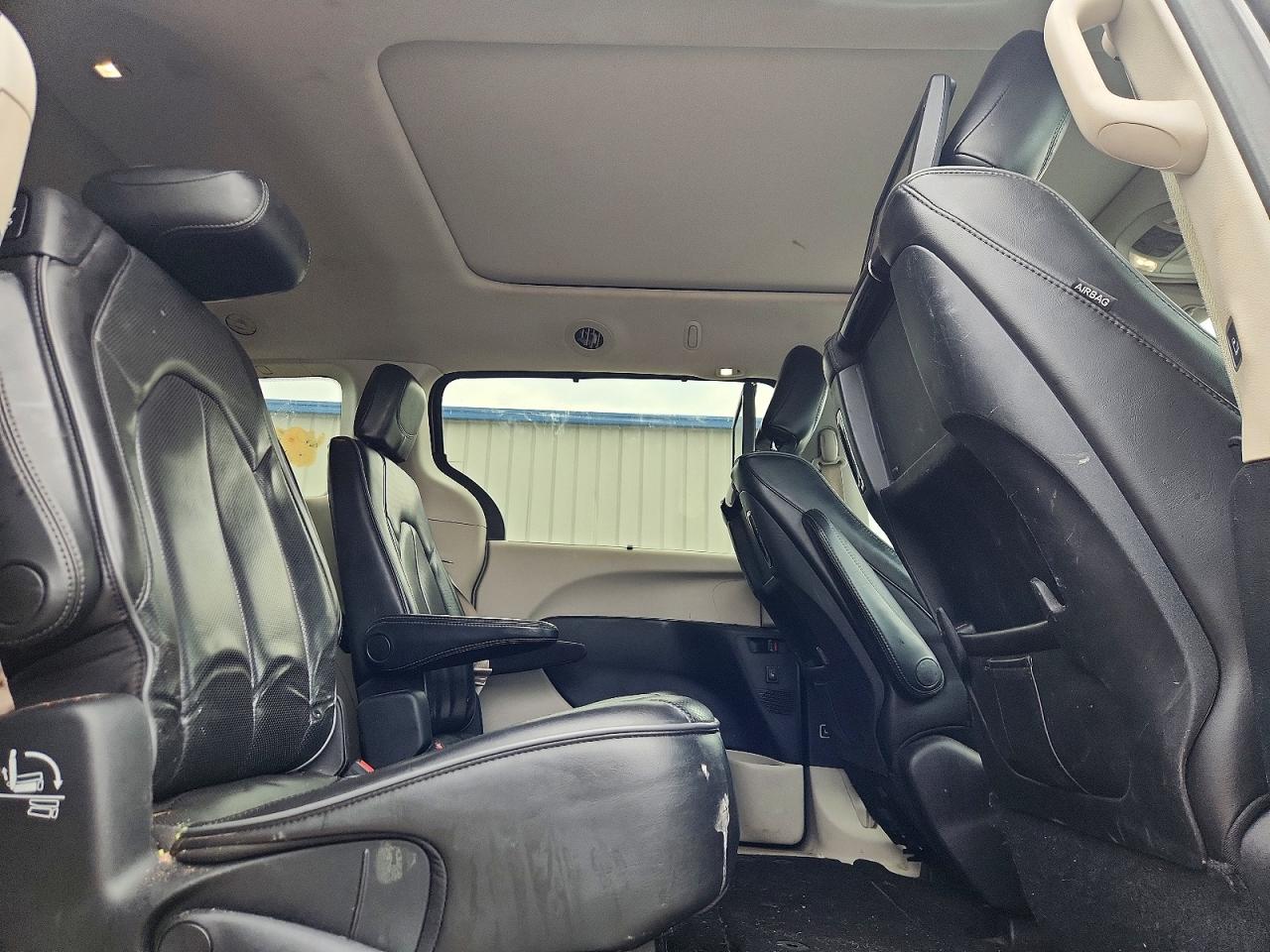 2019 Chrysler Pacifica Limited Gray vin: 2C4RC1GG9KR751713