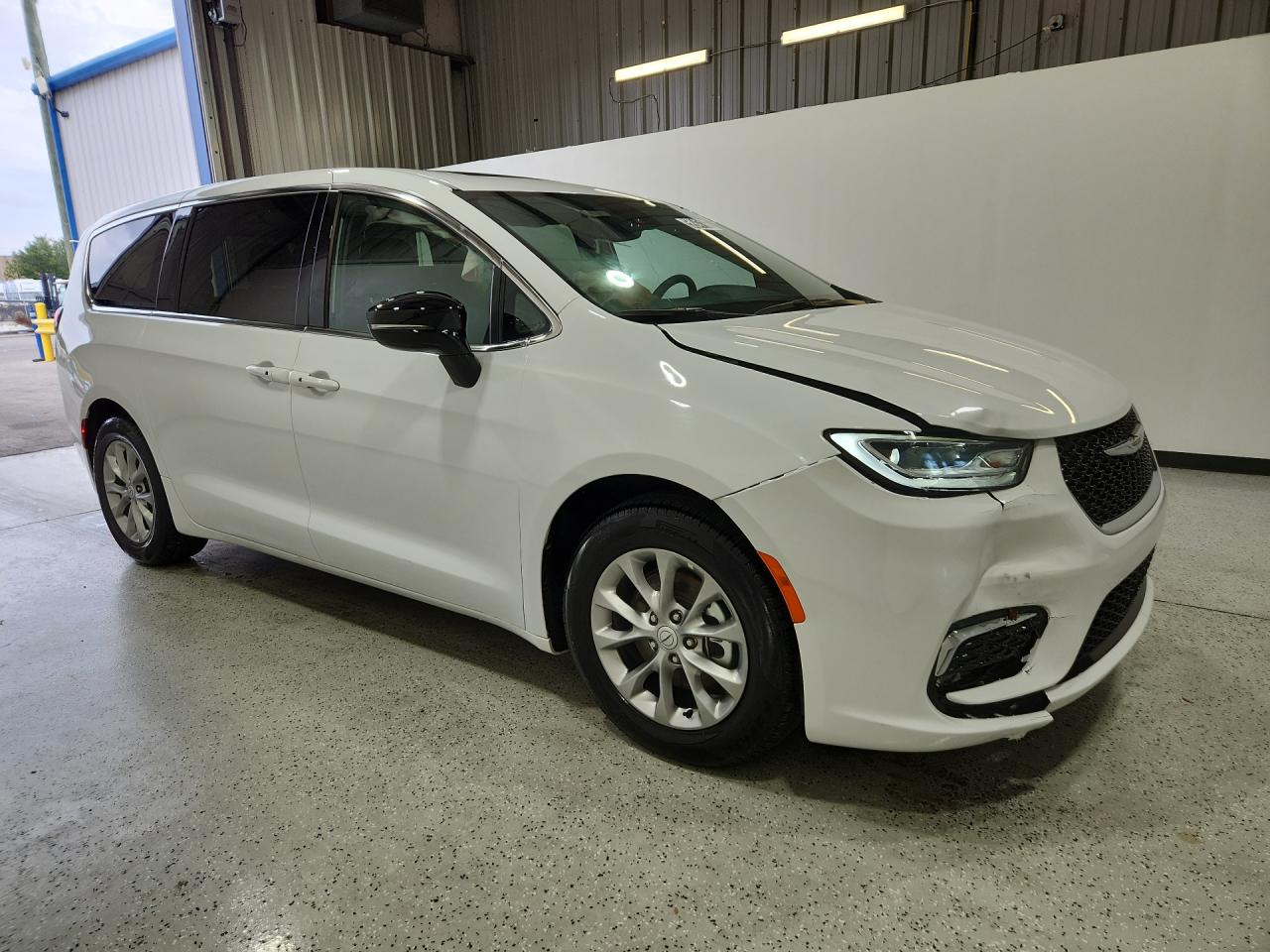2026 Chrysler Pacifica Limited Белый vin: 2C4RC1GG9TR178930 Damage: Right Front Door, Dent(S) W/ Paint Dmg, 2 To 3 Inches