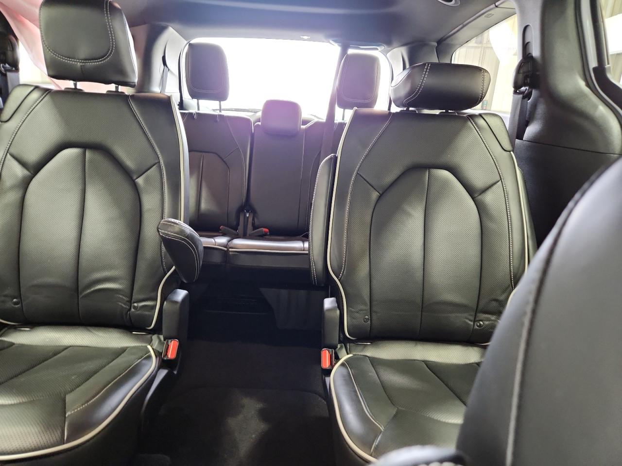 2026 Chrysler Pacifica Limited Белый vin: 2C4RC1GG9TR178930 Damage: Right Side Curtain Air Bag, Deployed, Replacement Required