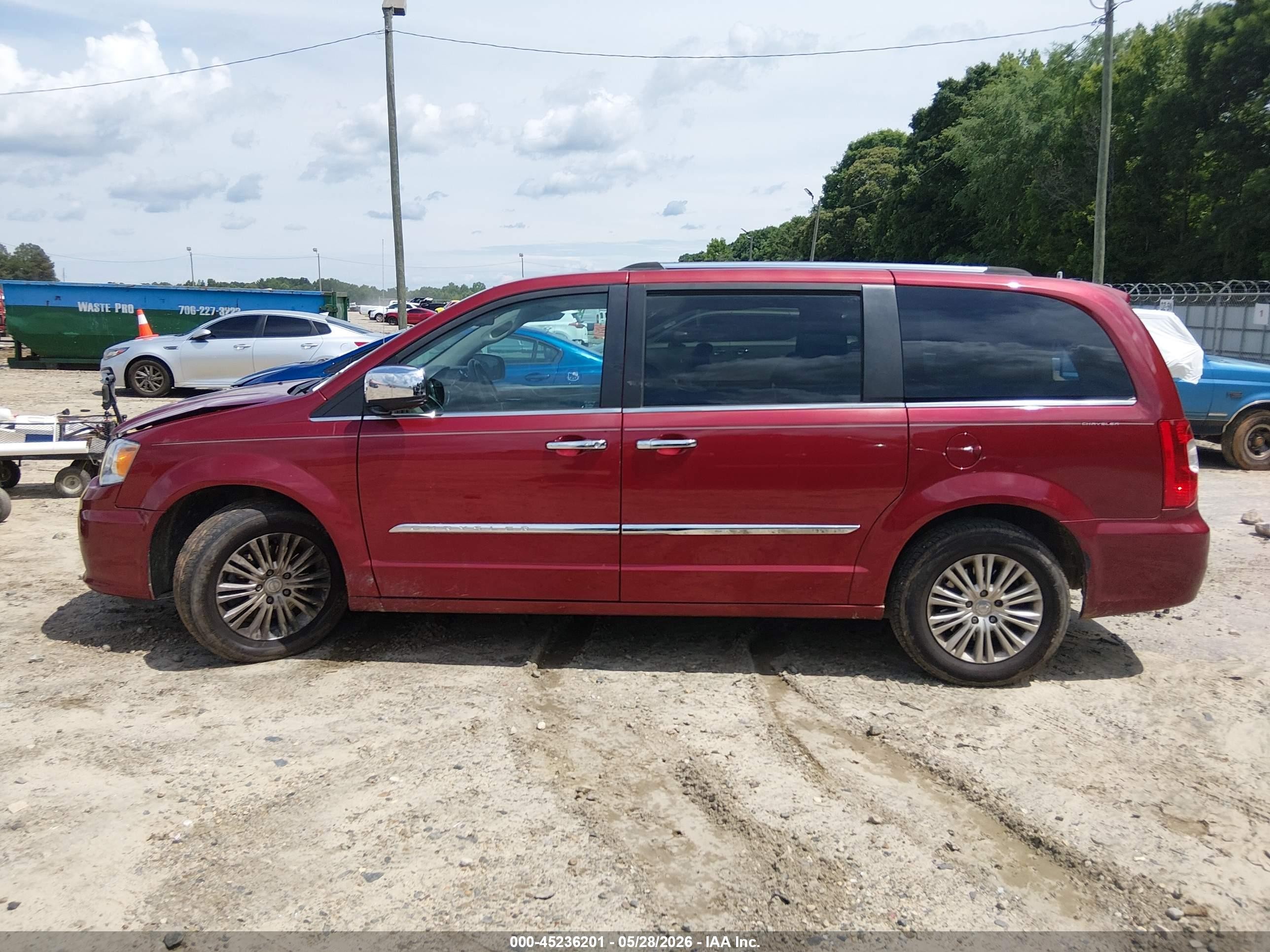 2013 Chrysler Town & Country Limited Красный vin: 2C4RC1GGXDR569277