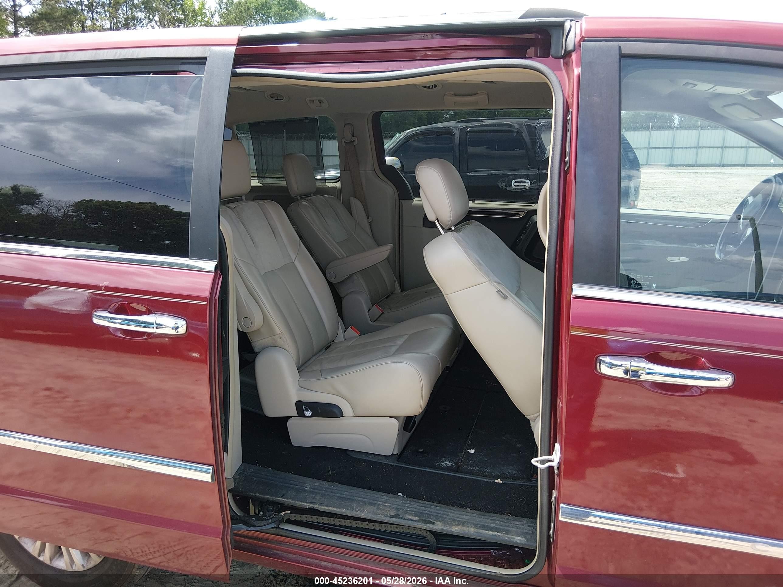 2013 Chrysler Town & Country Limited Красный vin: 2C4RC1GGXDR569277