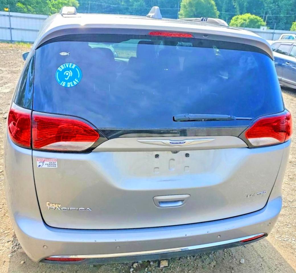 2018 Chrysler Pacifica Limited Silver vin: 2C4RC1GGXJR274174