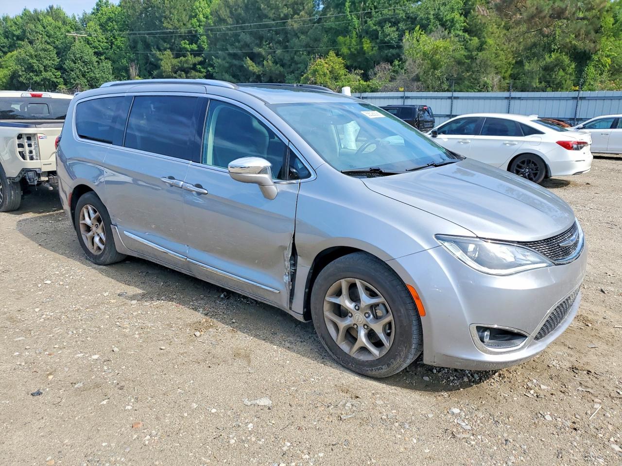 2018 Chrysler Pacifica Limited Silver vin: 2C4RC1GGXJR274174