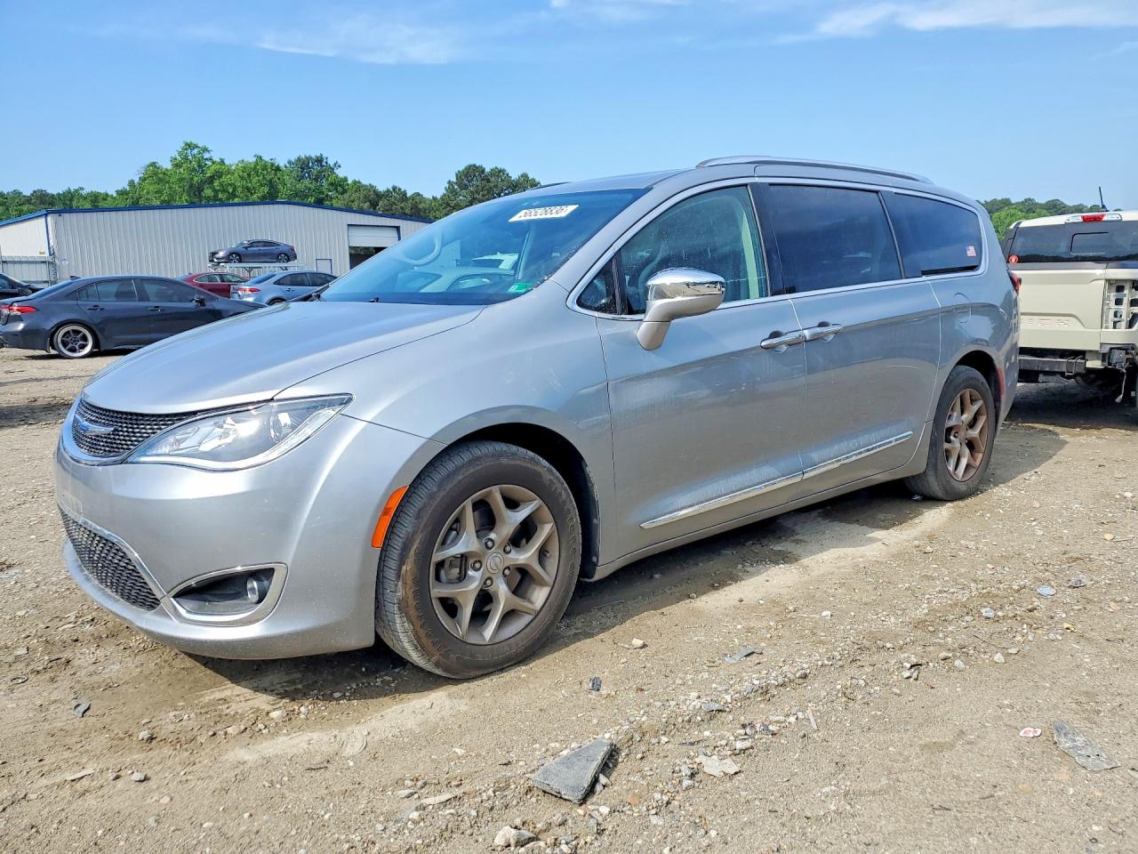 2018 Chrysler Pacifica Limited Silver vin: 2C4RC1GGXJR274174