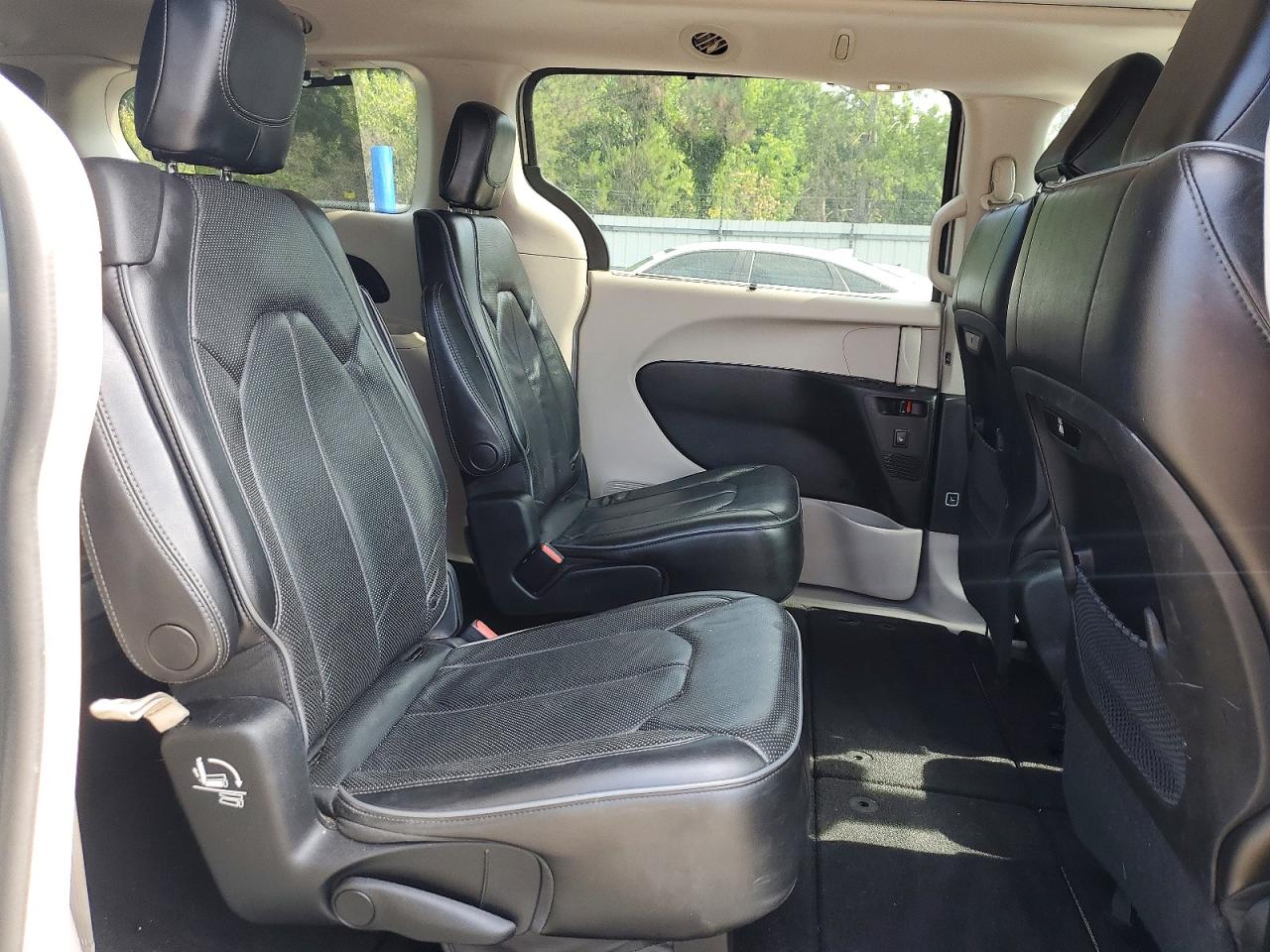 2018 Chrysler Pacifica Limited Silver vin: 2C4RC1GGXJR274174