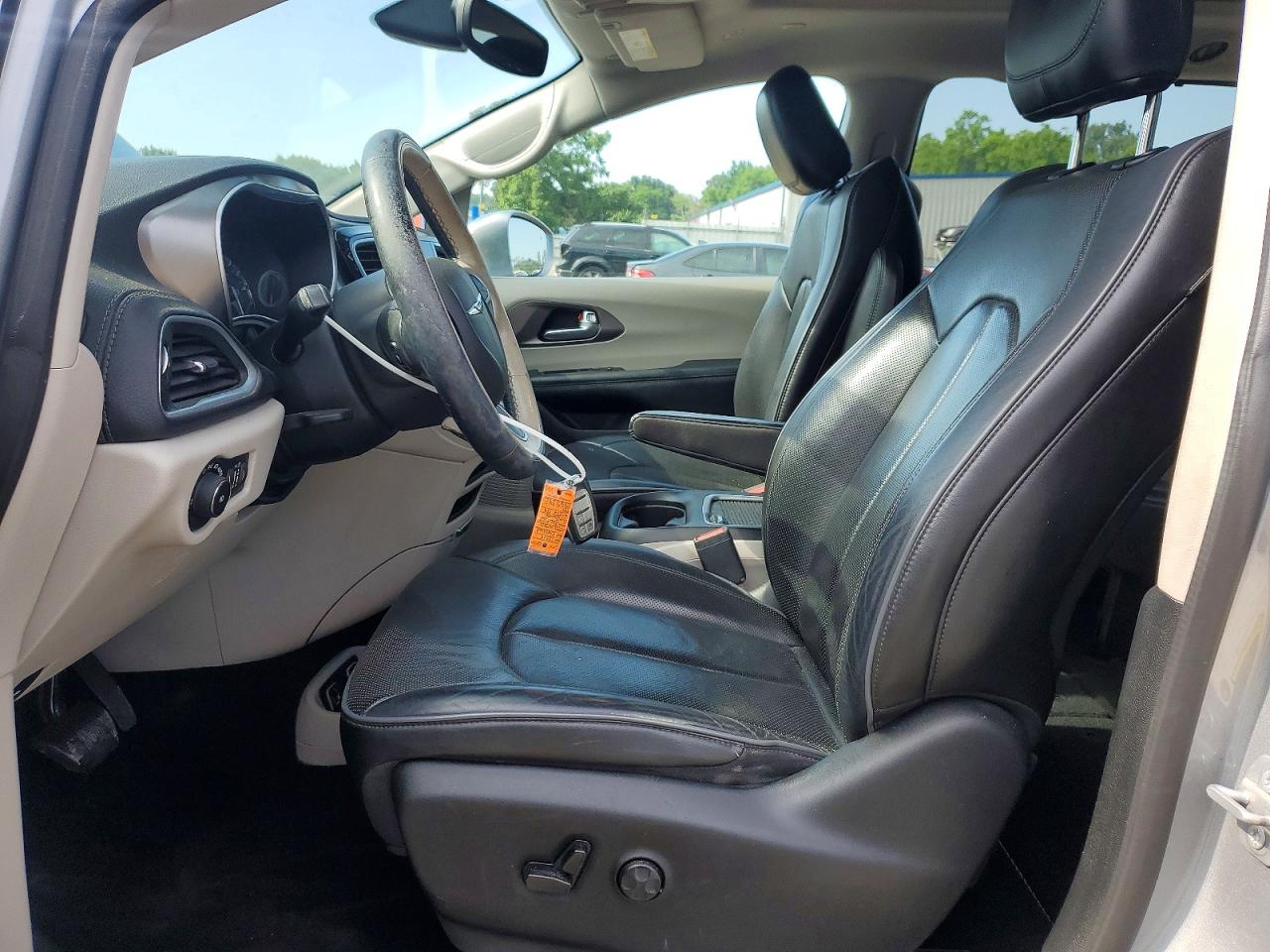 2018 Chrysler Pacifica Limited Silver vin: 2C4RC1GGXJR274174