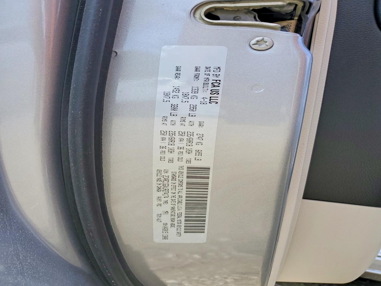 2018 Chrysler Pacifica Limited Silver vin: 2C4RC1GGXJR274174