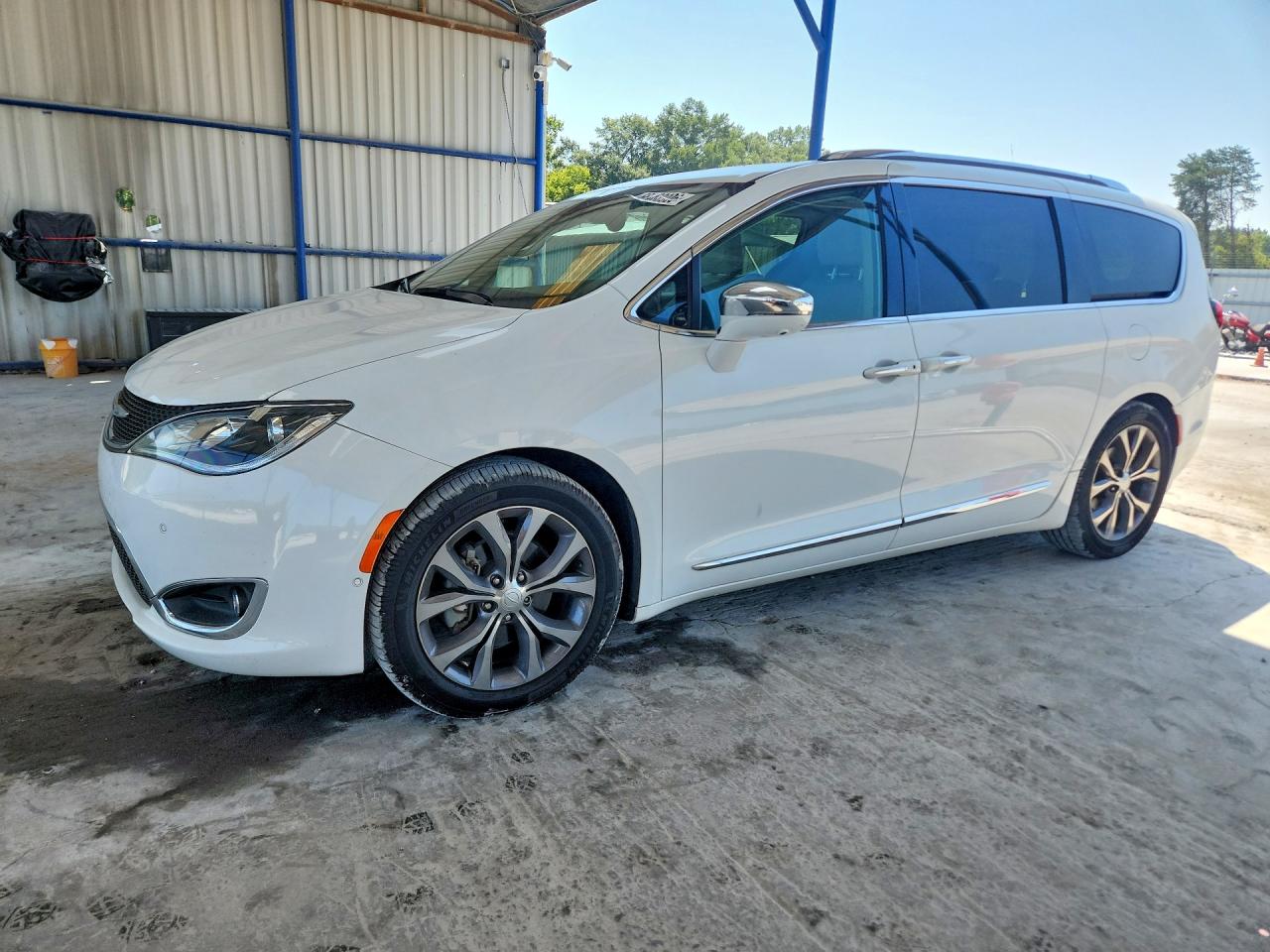 2018 Chrysler Pacifica Limited White vin: 2C4RC1GGXJR321865