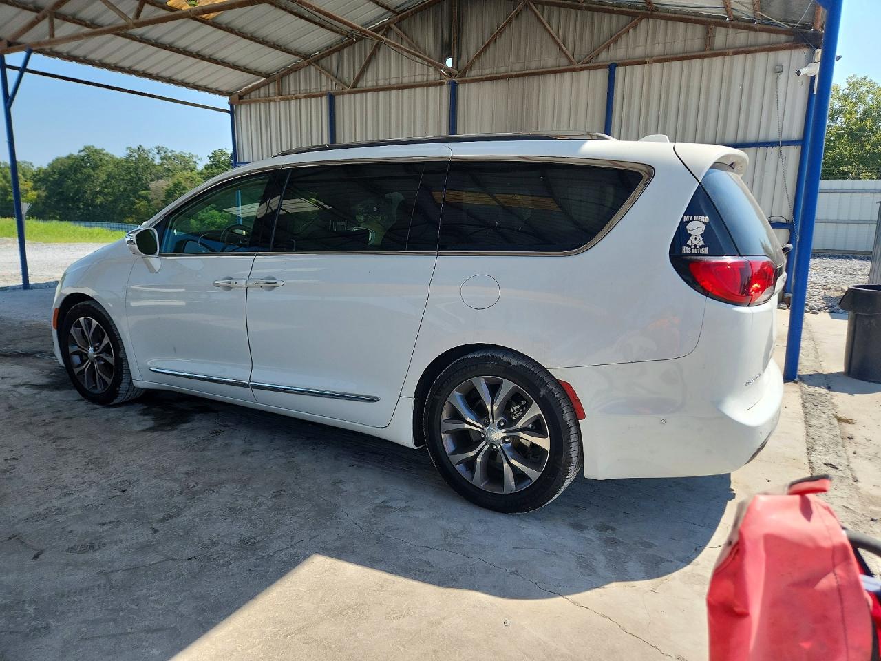2018 Chrysler Pacifica Limited White vin: 2C4RC1GGXJR321865