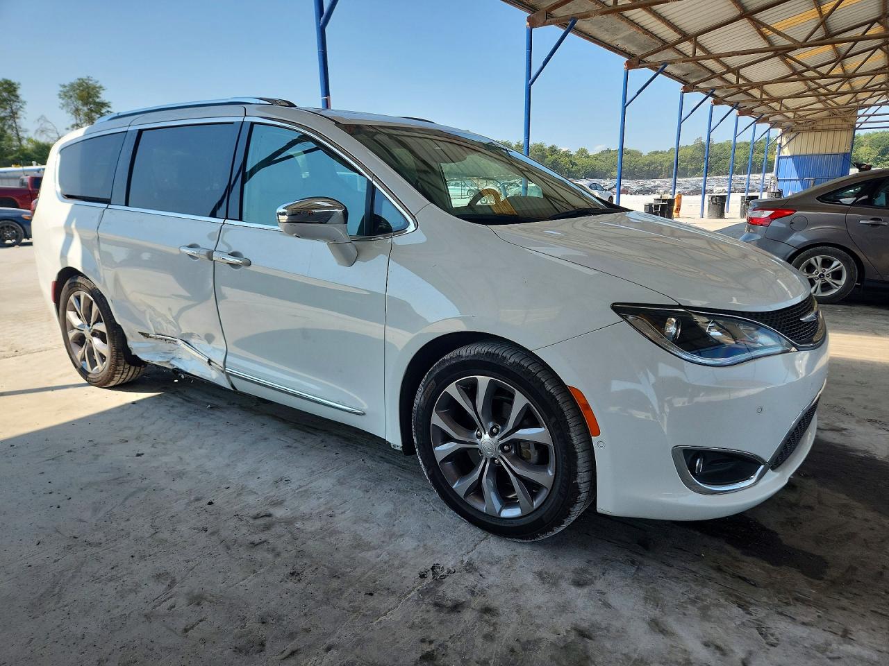 2018 Chrysler Pacifica Limited White vin: 2C4RC1GGXJR321865
