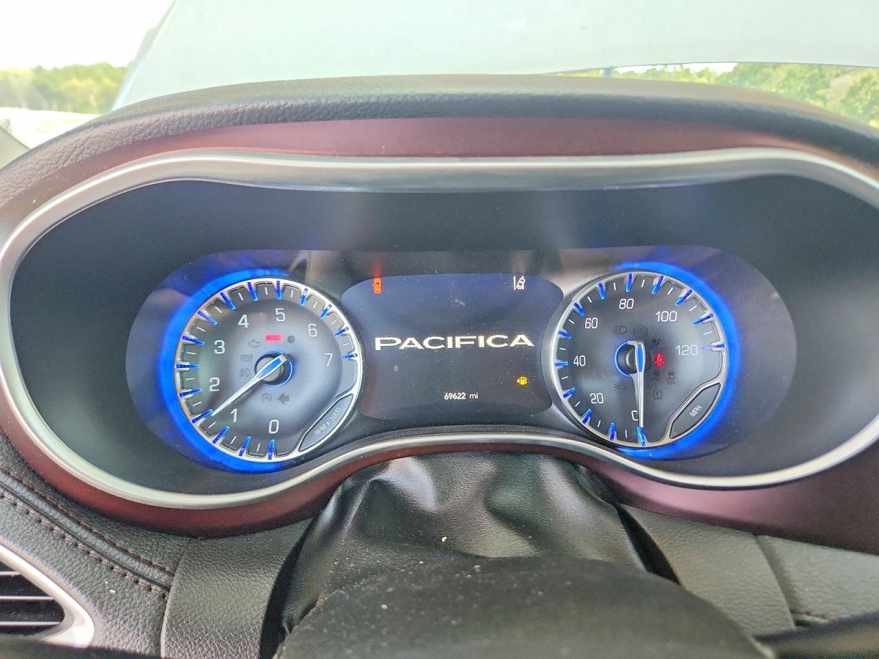 2018 Chrysler Pacifica Limited White vin: 2C4RC1GGXJR321865