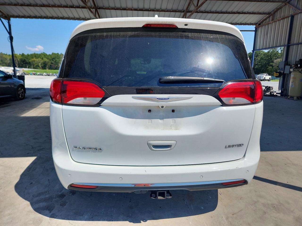 2018 Chrysler Pacifica Limited White vin: 2C4RC1GGXJR321865
