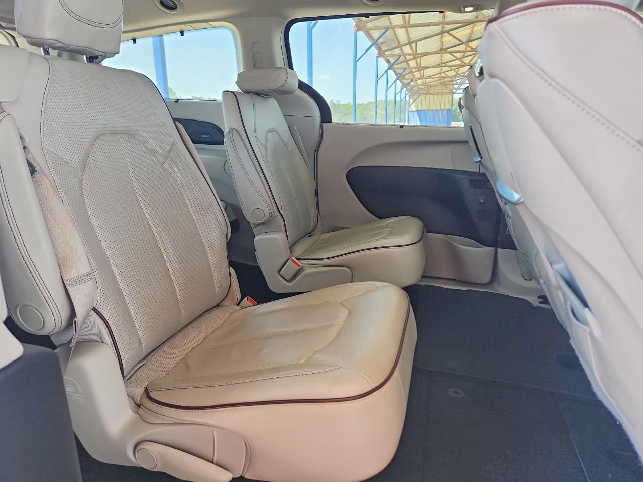 2018 Chrysler Pacifica Limited White vin: 2C4RC1GGXJR321865