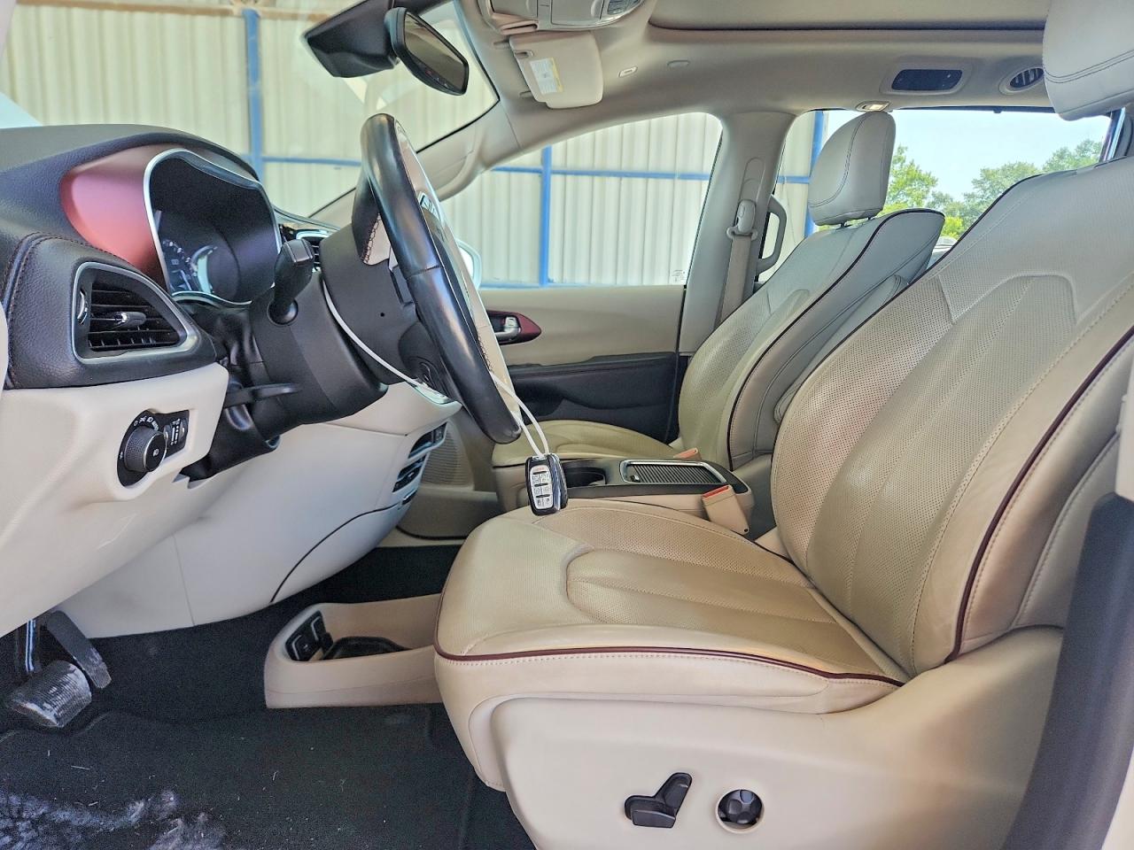 2018 Chrysler Pacifica Limited White vin: 2C4RC1GGXJR321865