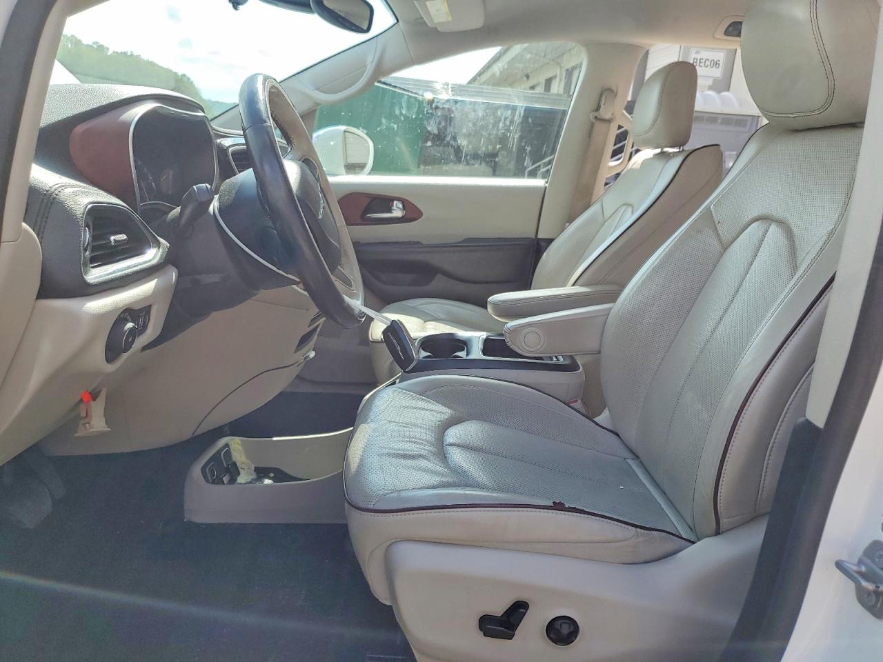 2020 Chrysler Pacifica Limited White vin: 2C4RC1GGXLR164681