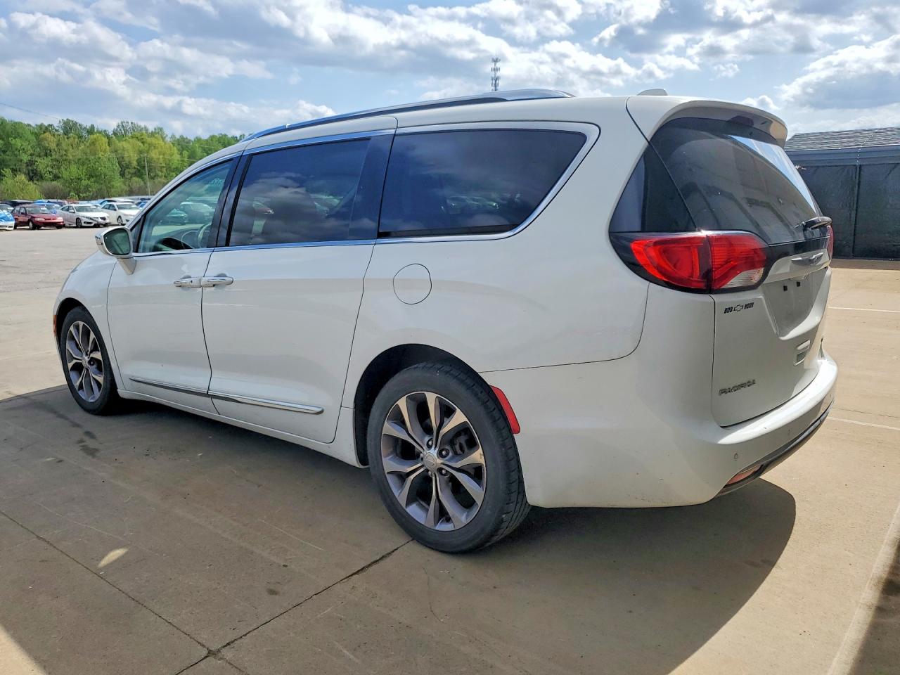 2020 Chrysler Pacifica Limited White vin: 2C4RC1GGXLR164681