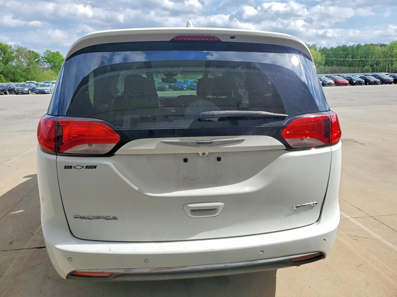 2020 Chrysler Pacifica Limited White vin: 2C4RC1GGXLR164681