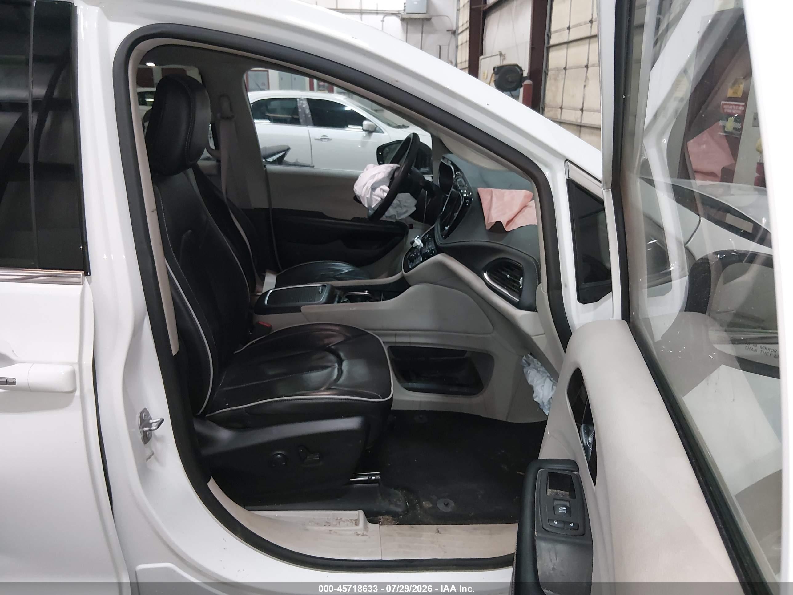 2023 Chrysler Pacifica Limited White vin: 2C4RC1GGXPR515806