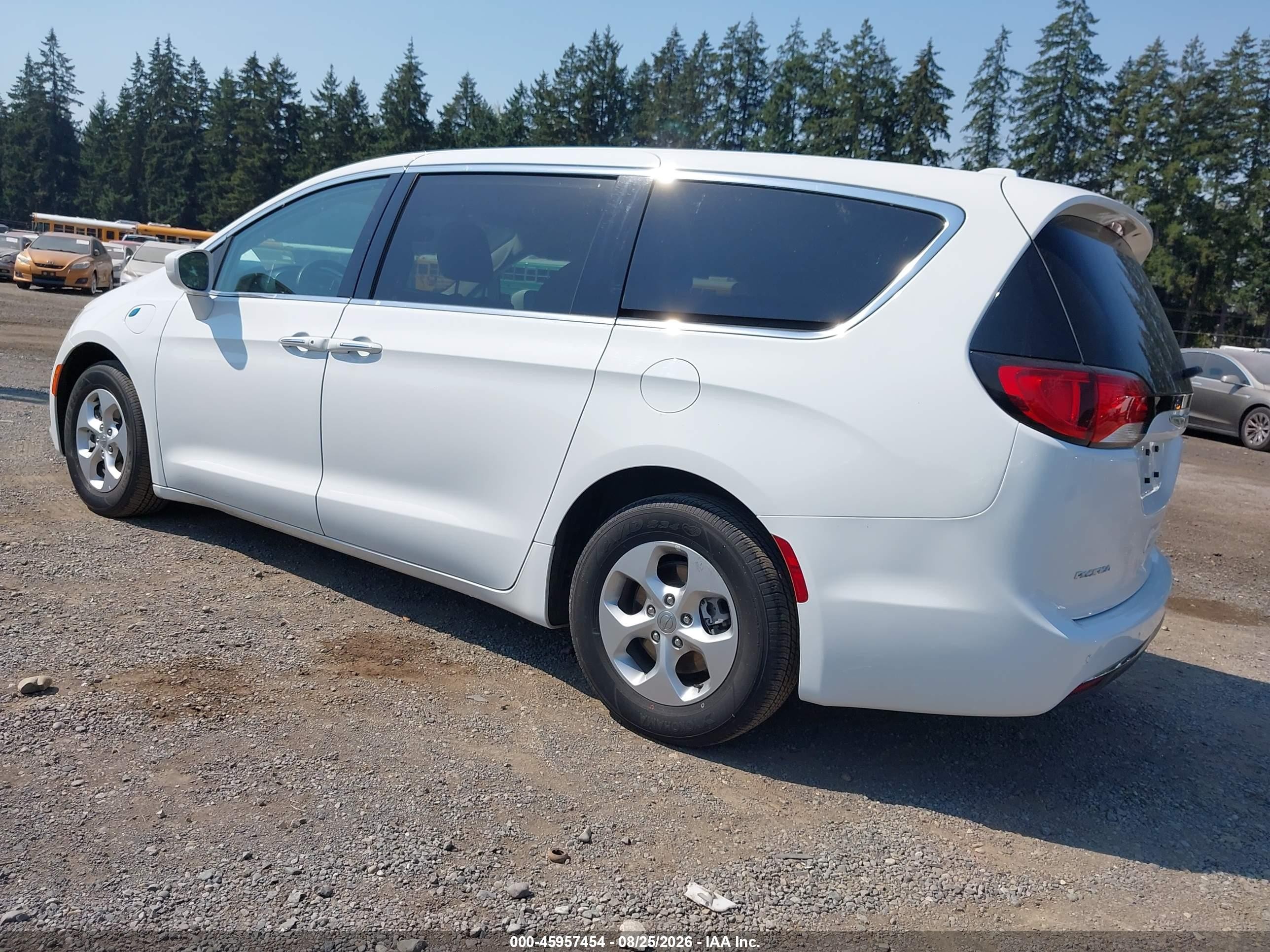 2018 Chrysler Pacifica Hybrid Touring Plus White vin: 2C4RC1H73JR311659