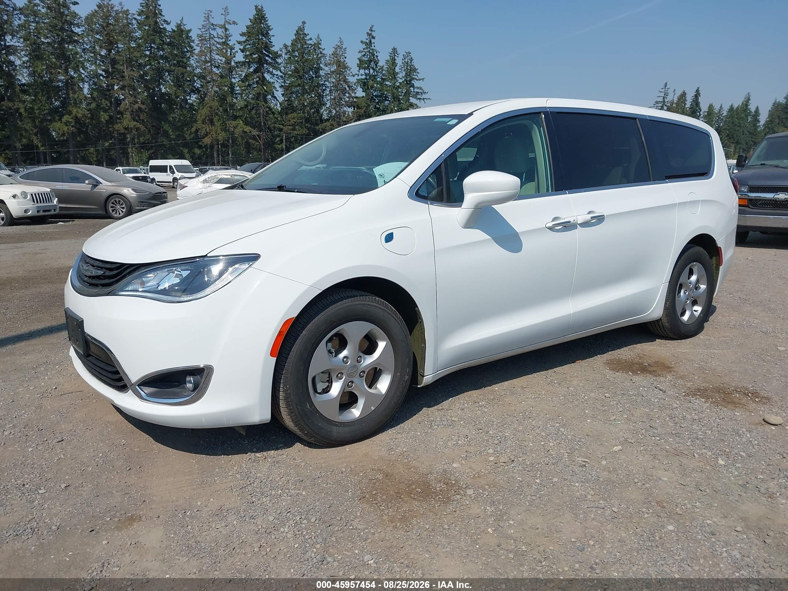 2018 Chrysler Pacifica Hybrid Touring Plus White vin: 2C4RC1H73JR311659