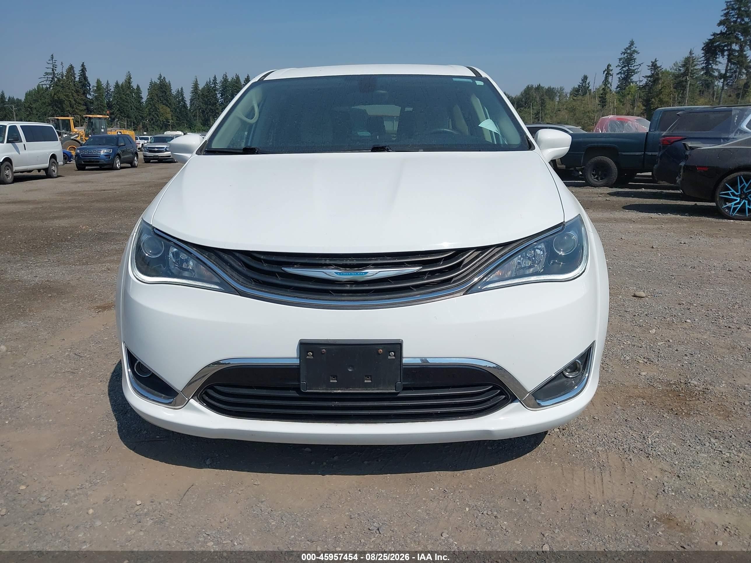 2018 Chrysler Pacifica Hybrid Touring Plus White vin: 2C4RC1H73JR311659