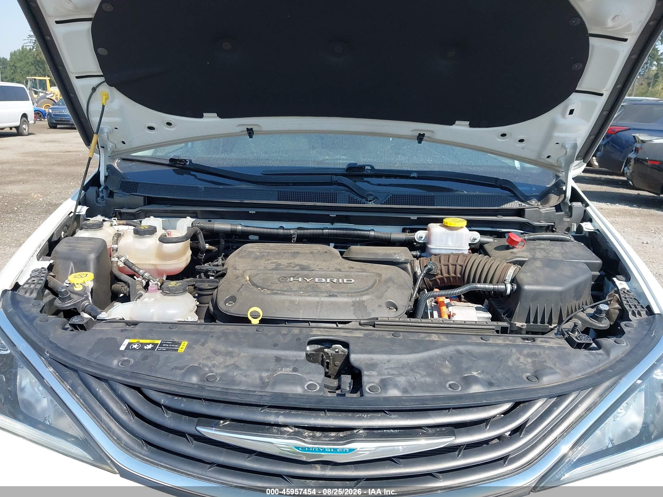 2018 Chrysler Pacifica Hybrid Touring Plus White vin: 2C4RC1H73JR311659