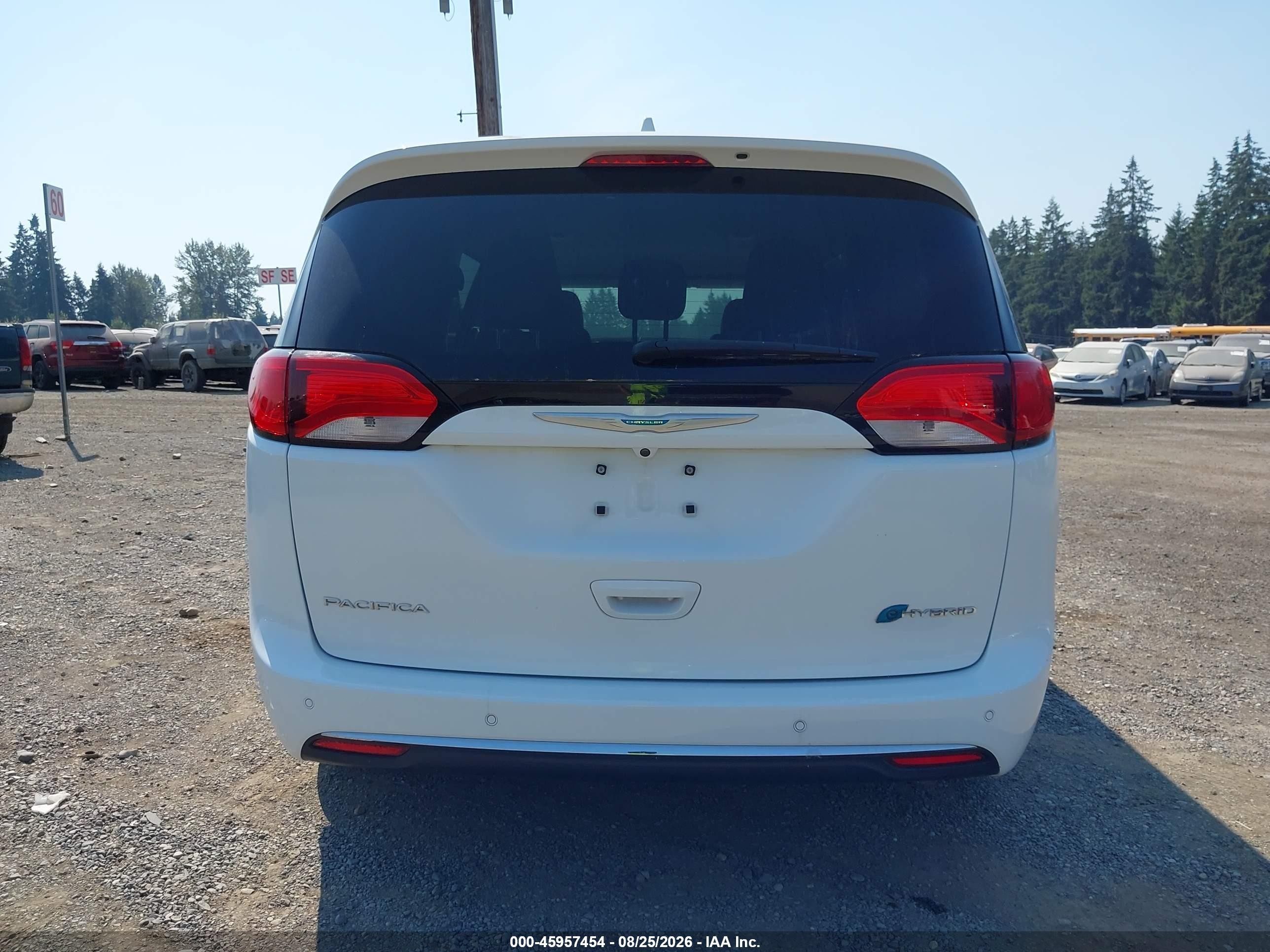 2018 Chrysler Pacifica Hybrid Touring Plus White vin: 2C4RC1H73JR311659