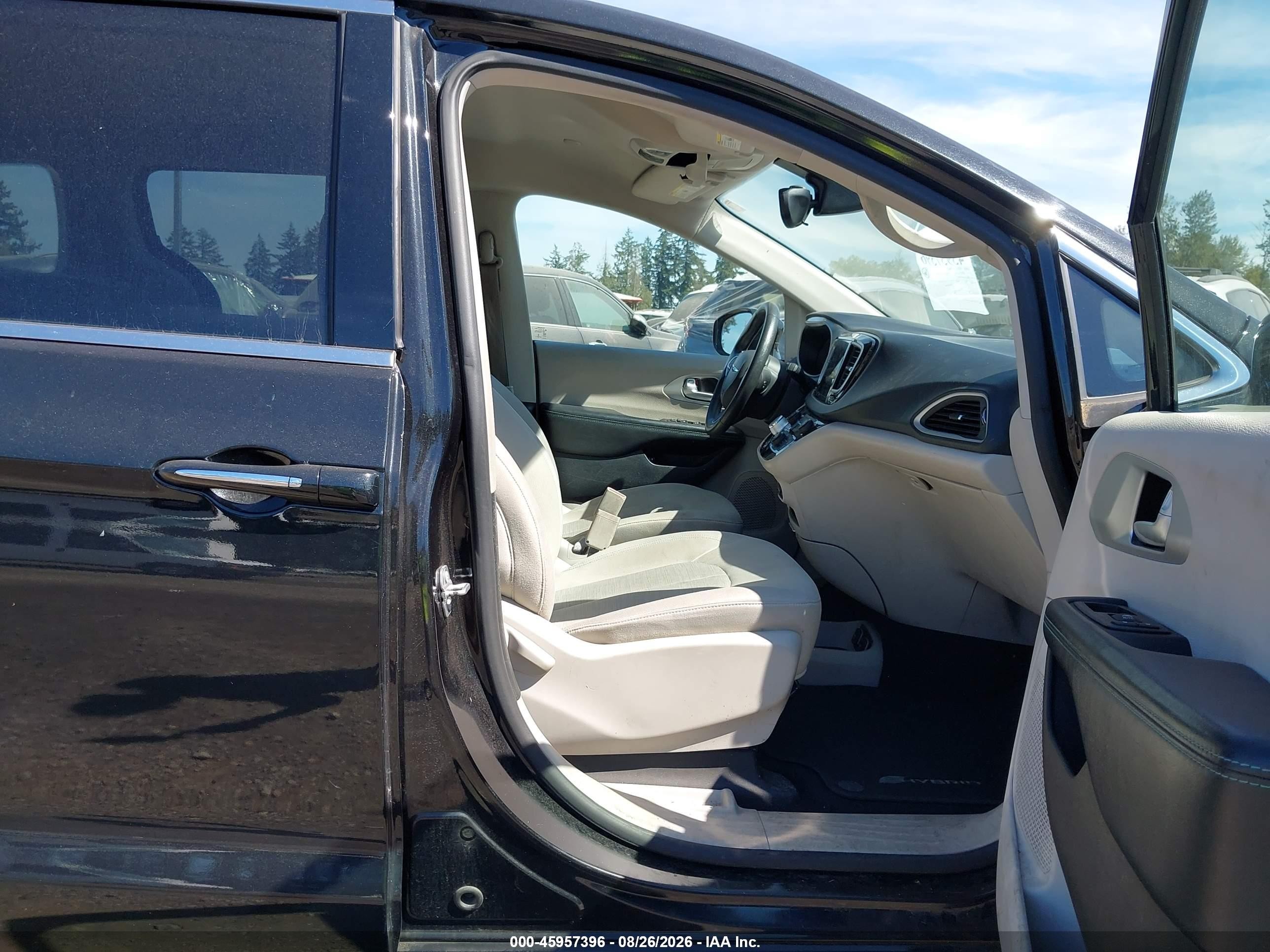 2017 Chrysler Pacifica Hybrid Touring Plus Black vin: 2C4RC1H75HR797420
