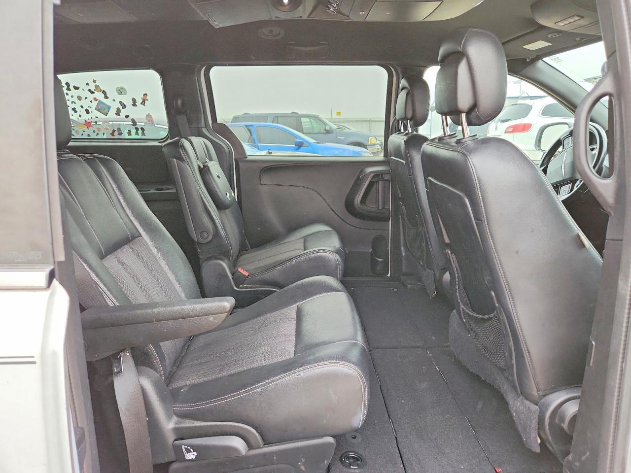 2014 Chrysler Town & Country S White vin: 2C4RC1HG0ER307235