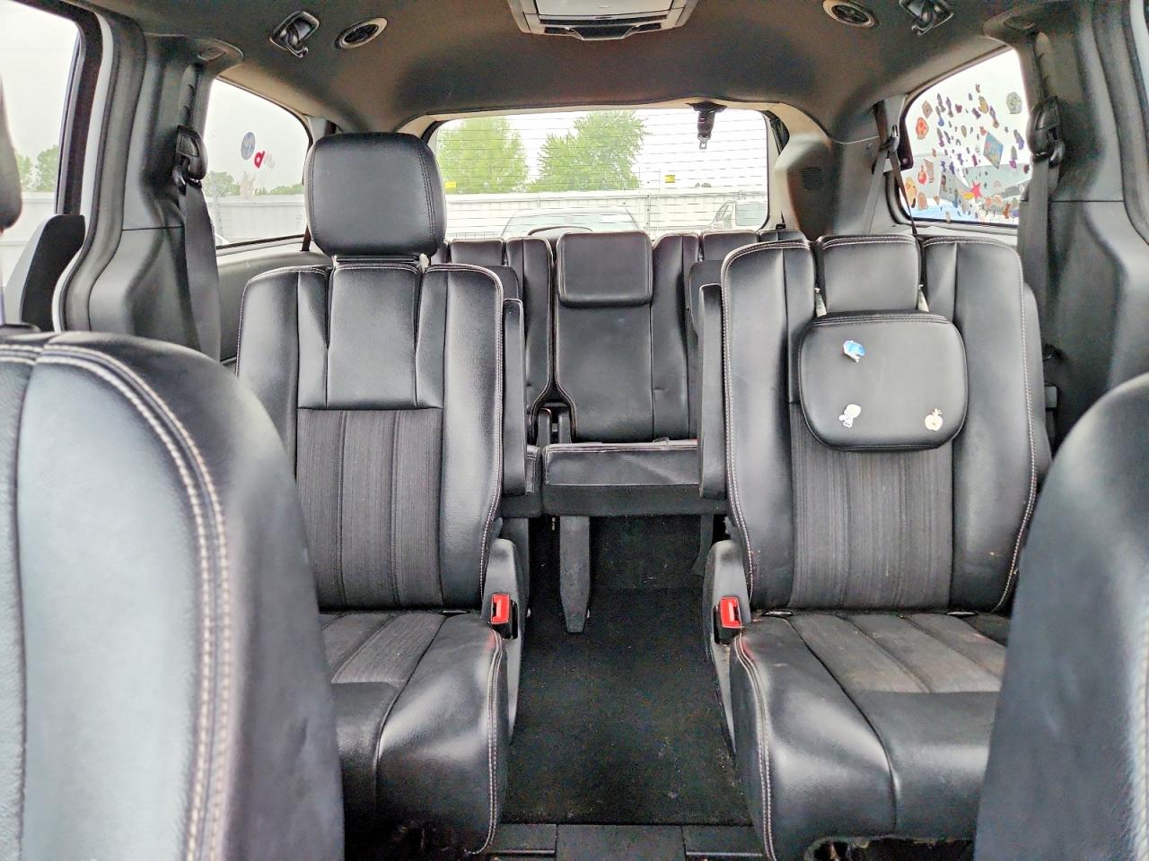 2014 Chrysler Town & Country S White vin: 2C4RC1HG0ER307235