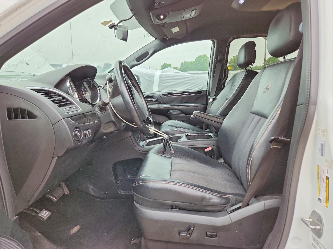 2014 Chrysler Town & Country S White vin: 2C4RC1HG0ER307235