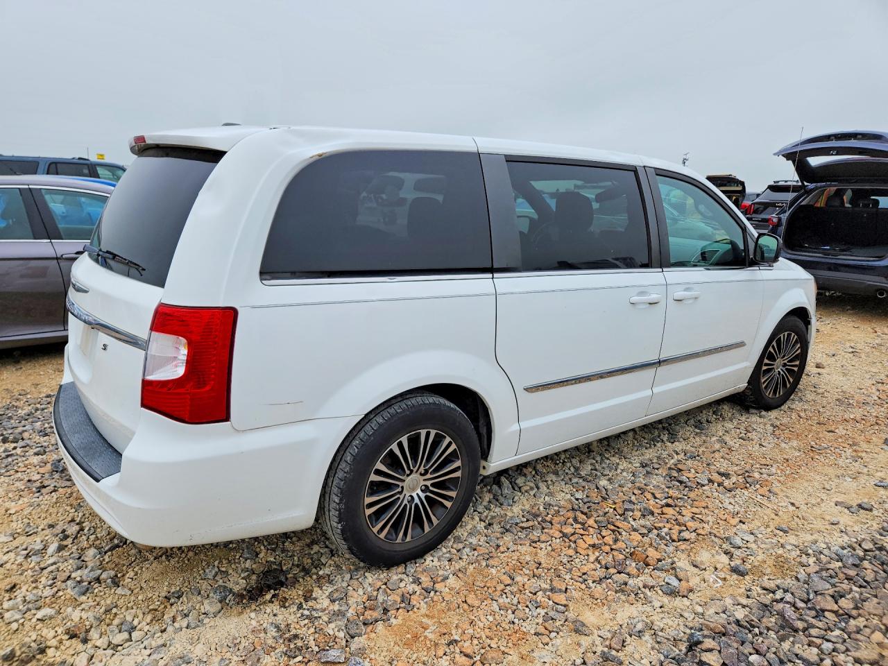 2014 Chrysler Town & Country S White vin: 2C4RC1HG0ER307235
