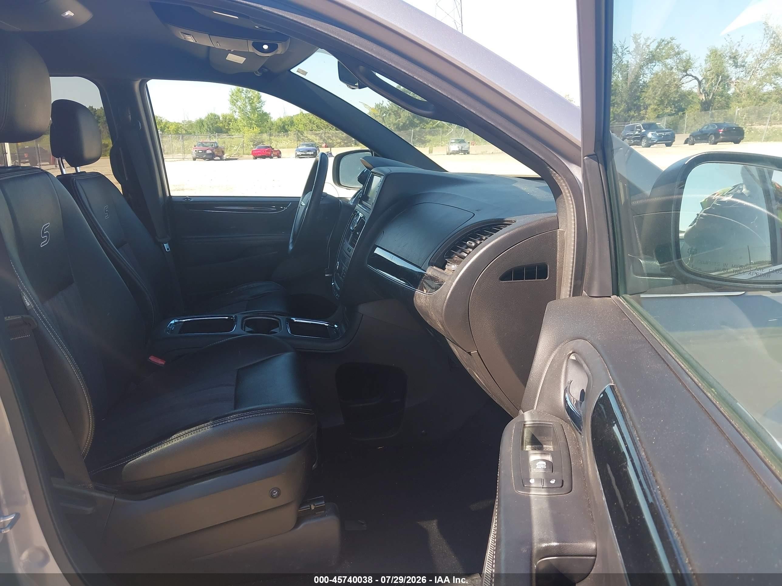 2014 Chrysler Town & Country S Silver vin: 2C4RC1HG0ER333379