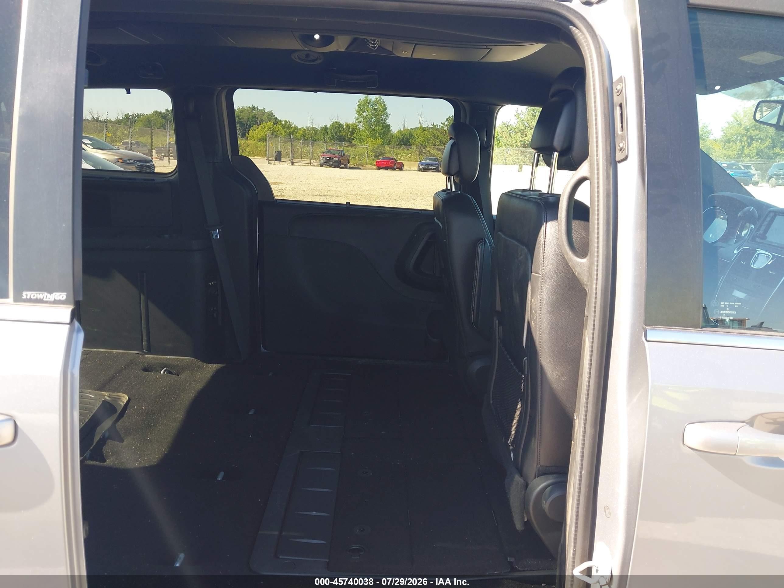 2014 Chrysler Town & Country S Silver vin: 2C4RC1HG0ER333379