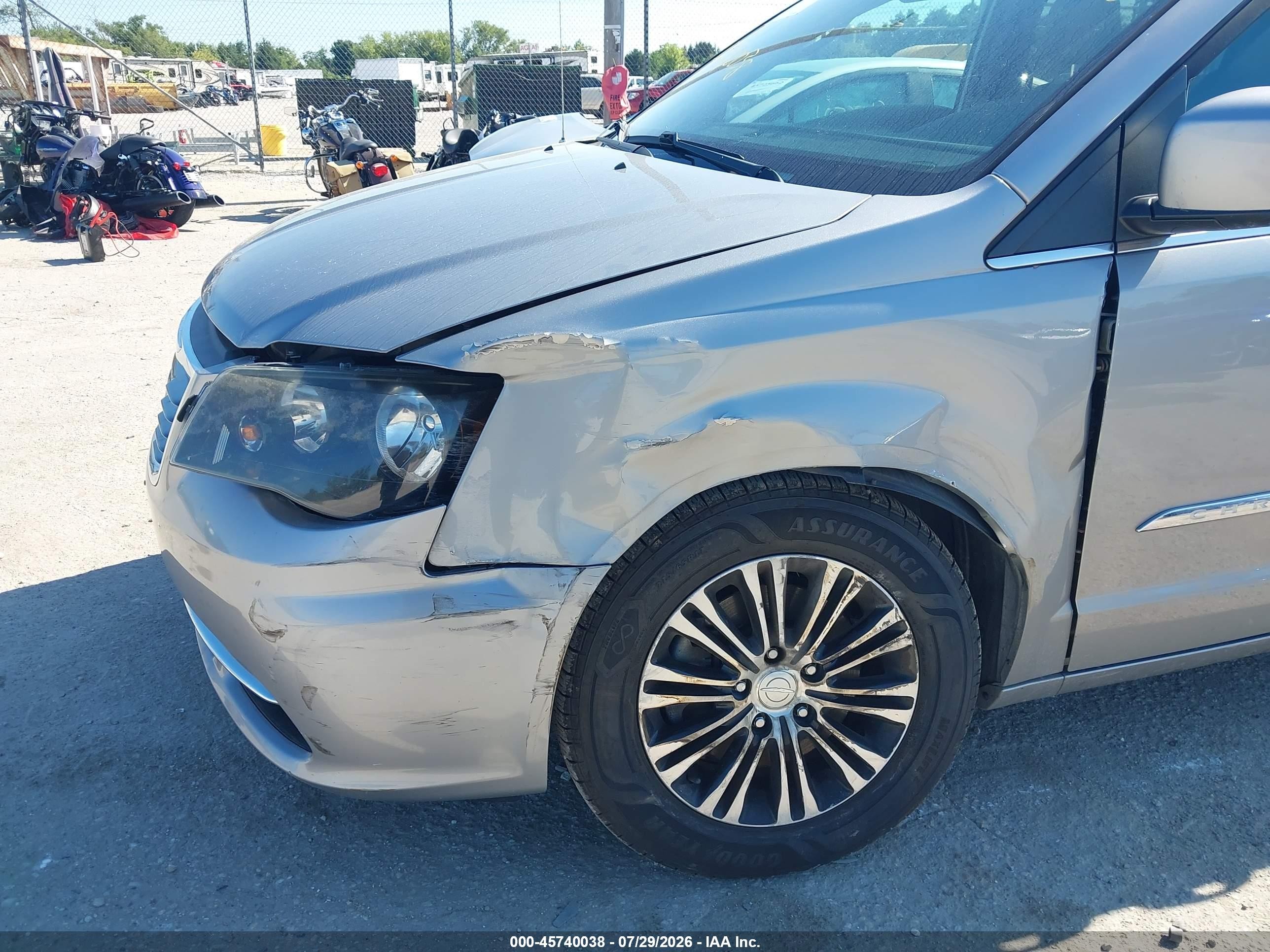 2014 Chrysler Town & Country S Silver vin: 2C4RC1HG0ER333379