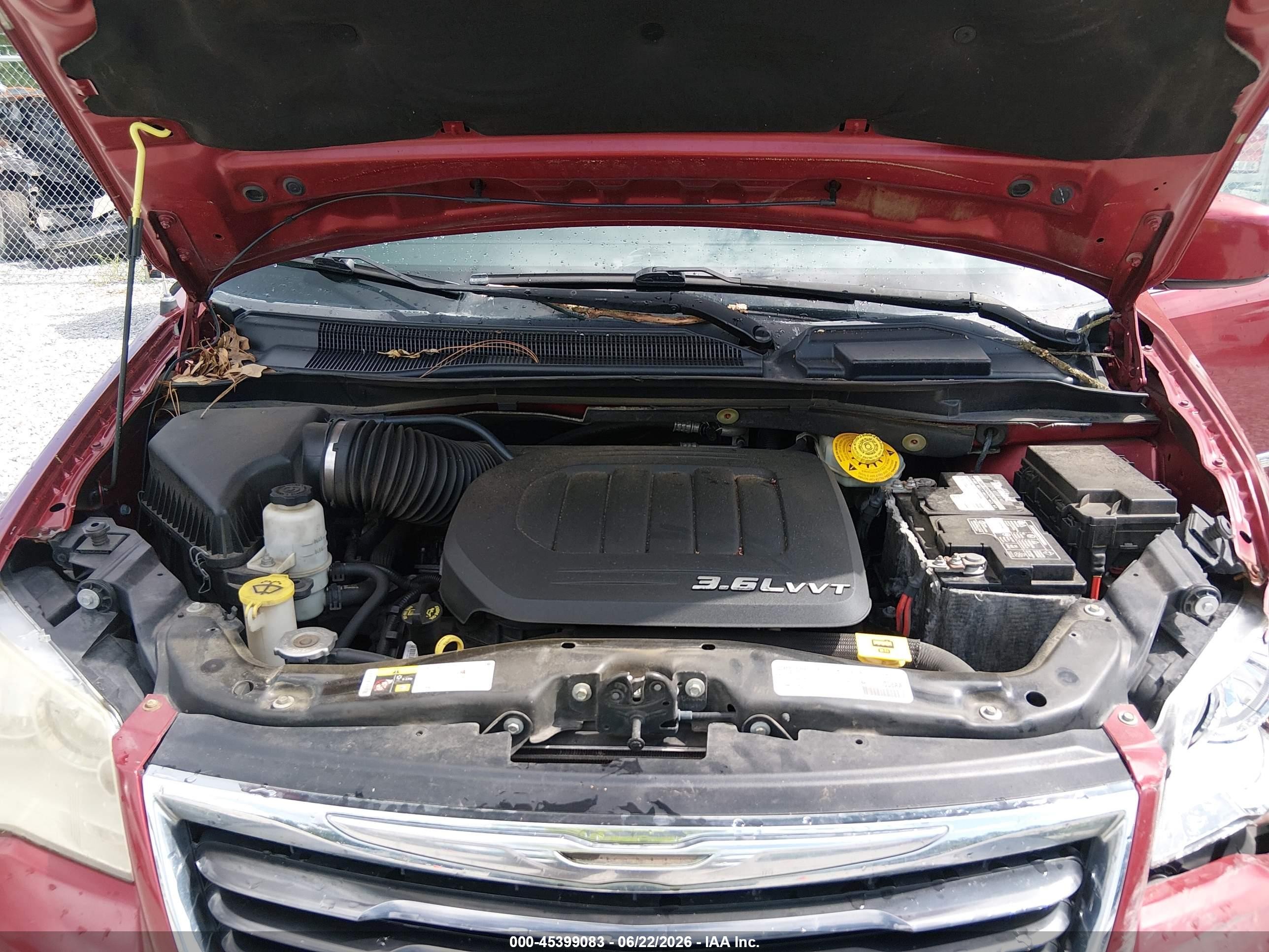 2014 Chrysler Town & Country S Red vin: 2C4RC1HG0ER474663