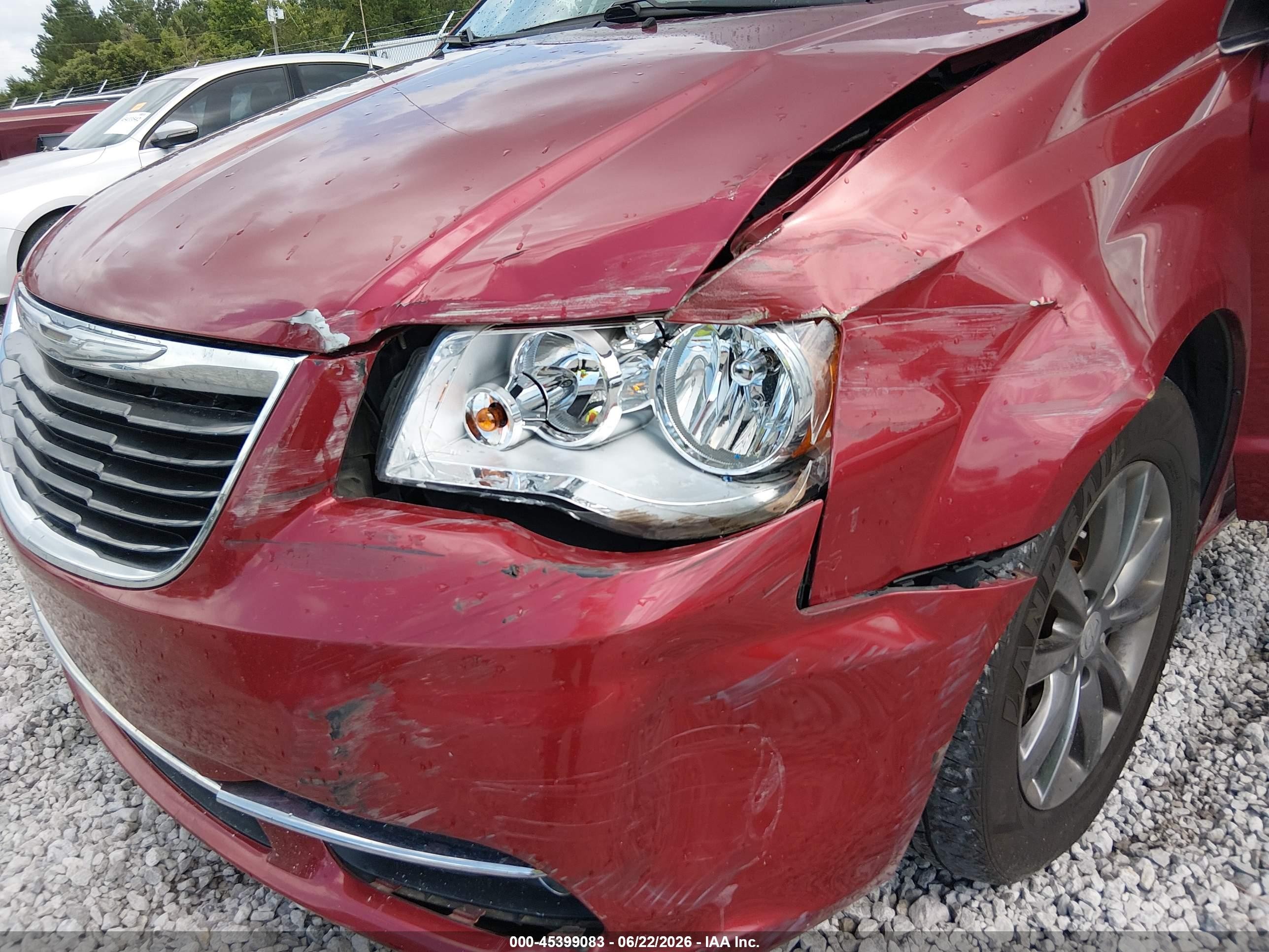 2014 Chrysler Town & Country S Red vin: 2C4RC1HG0ER474663