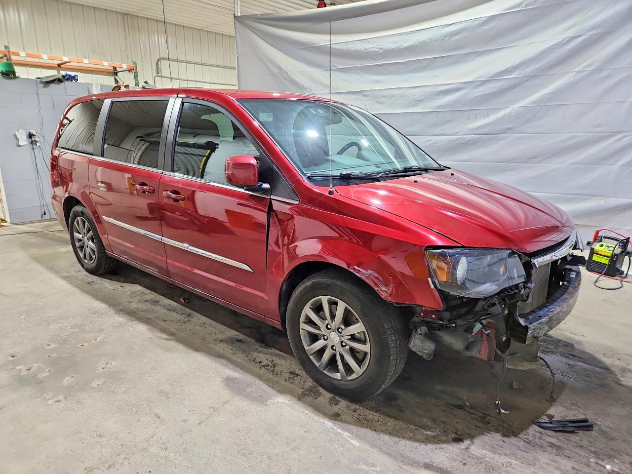2015 Chrysler Town & Country S Бордовый vin: 2C4RC1HG0FR505914