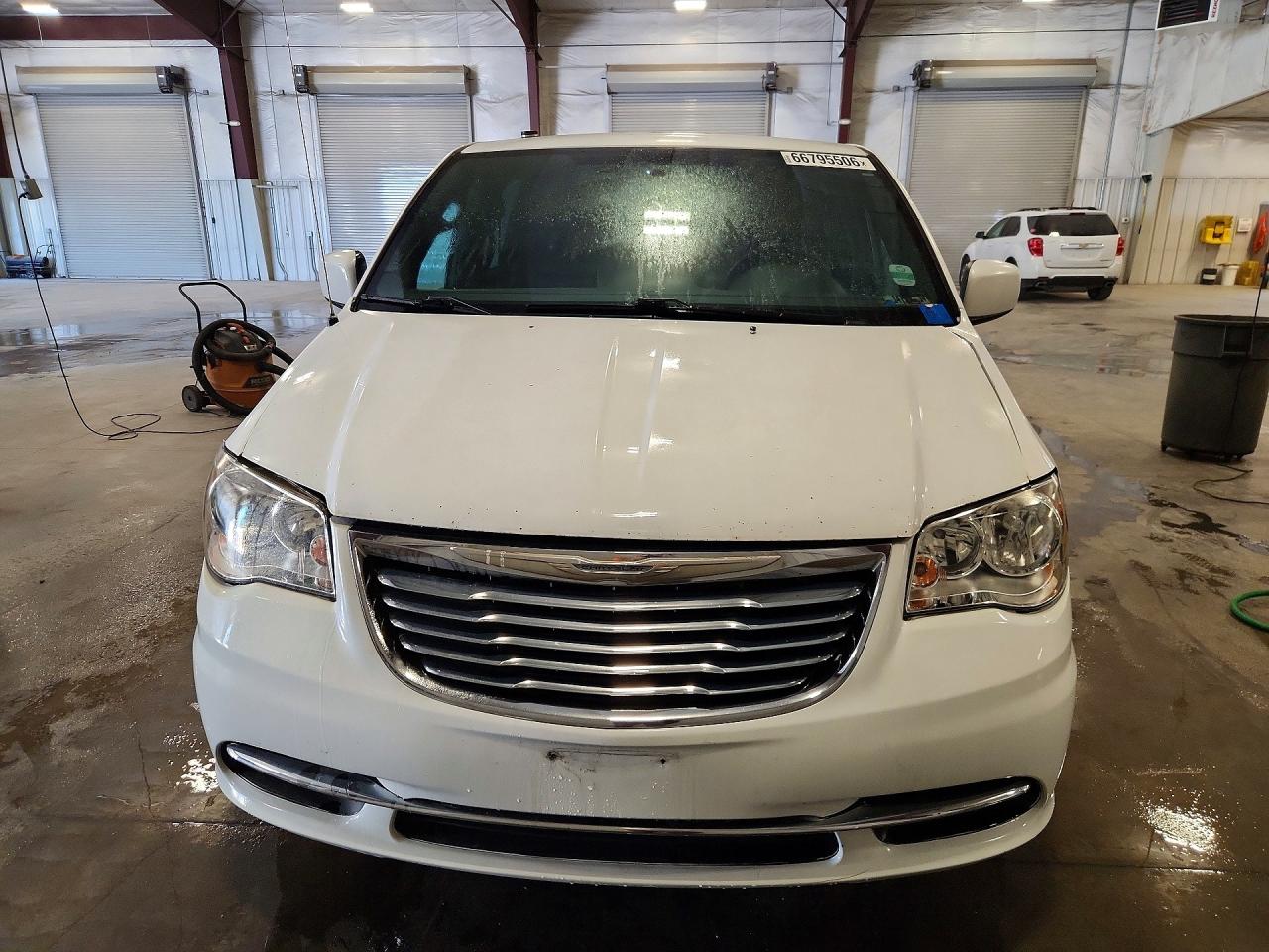 2014 Chrysler Town & Country S White vin: 2C4RC1HG2ER109210