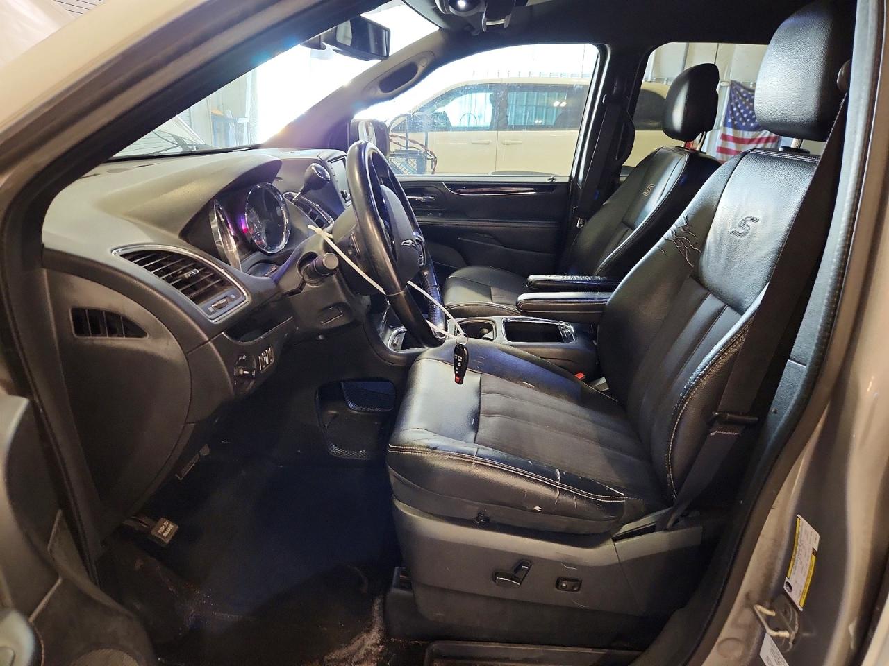 2014 Chrysler Town & Country S White vin: 2C4RC1HG2ER109210