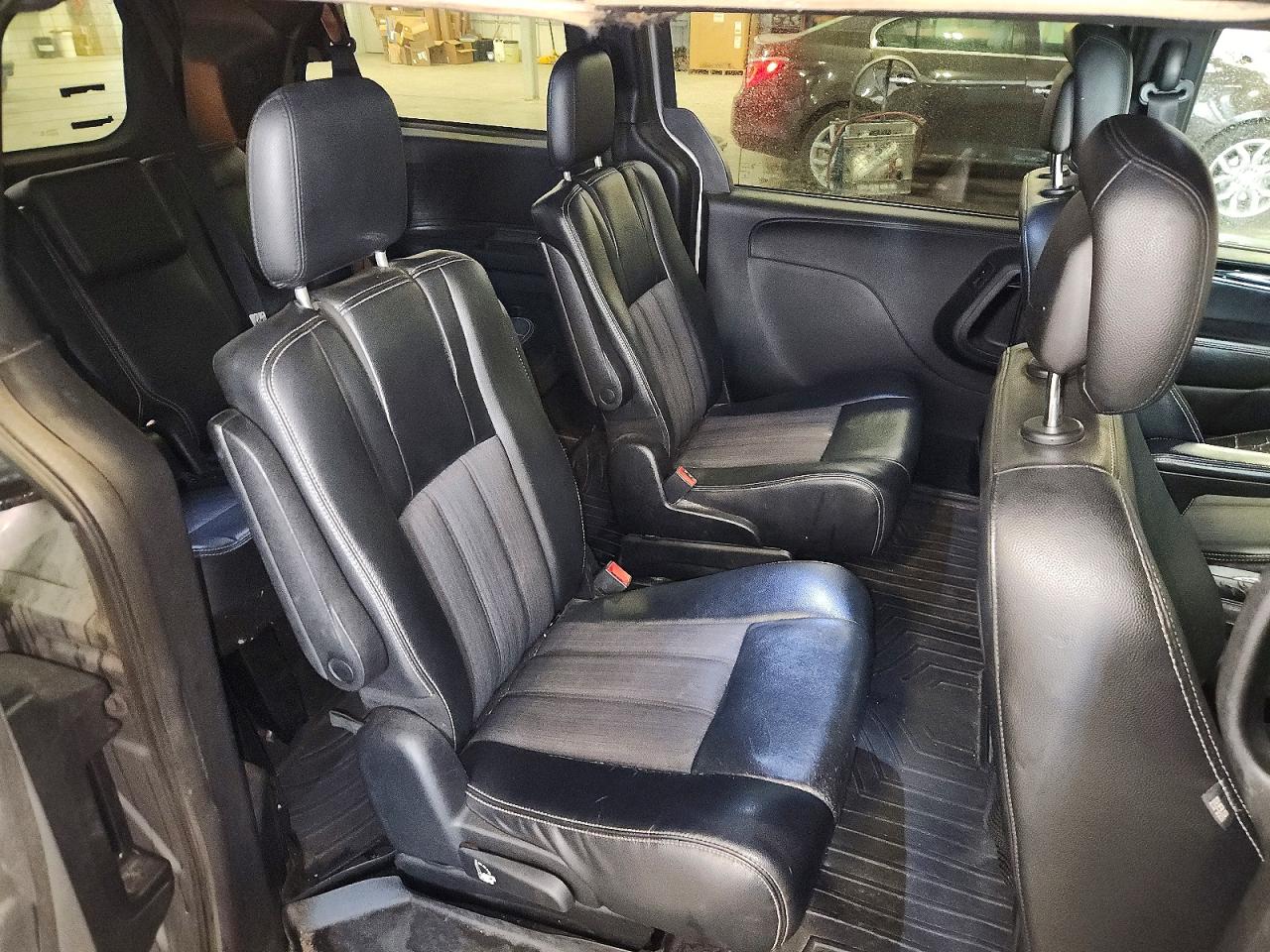 2014 Chrysler Town & Country S White vin: 2C4RC1HG2ER109210