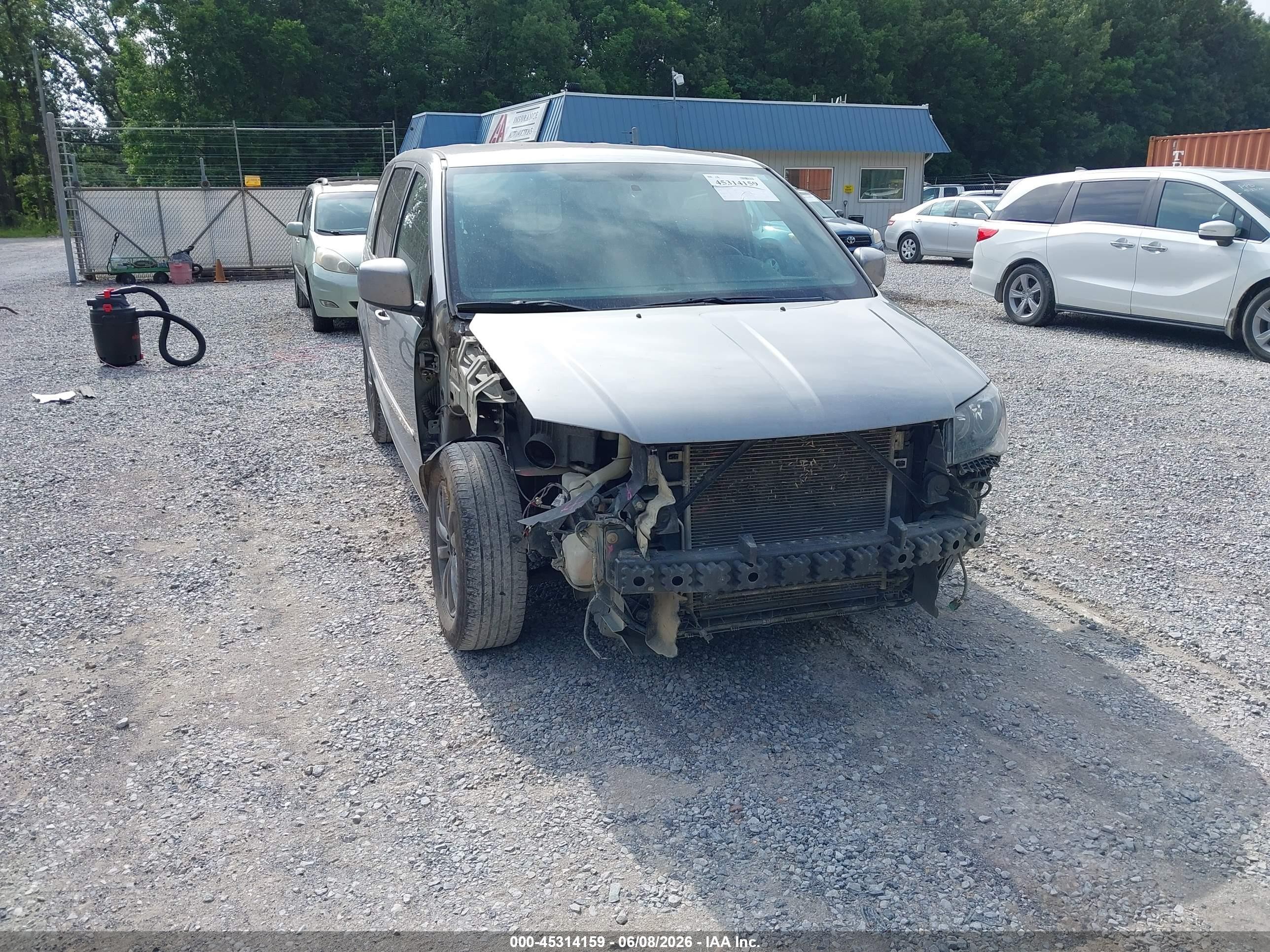 2014 Chrysler Town & Country S Silver vin: 2C4RC1HG2ER469223