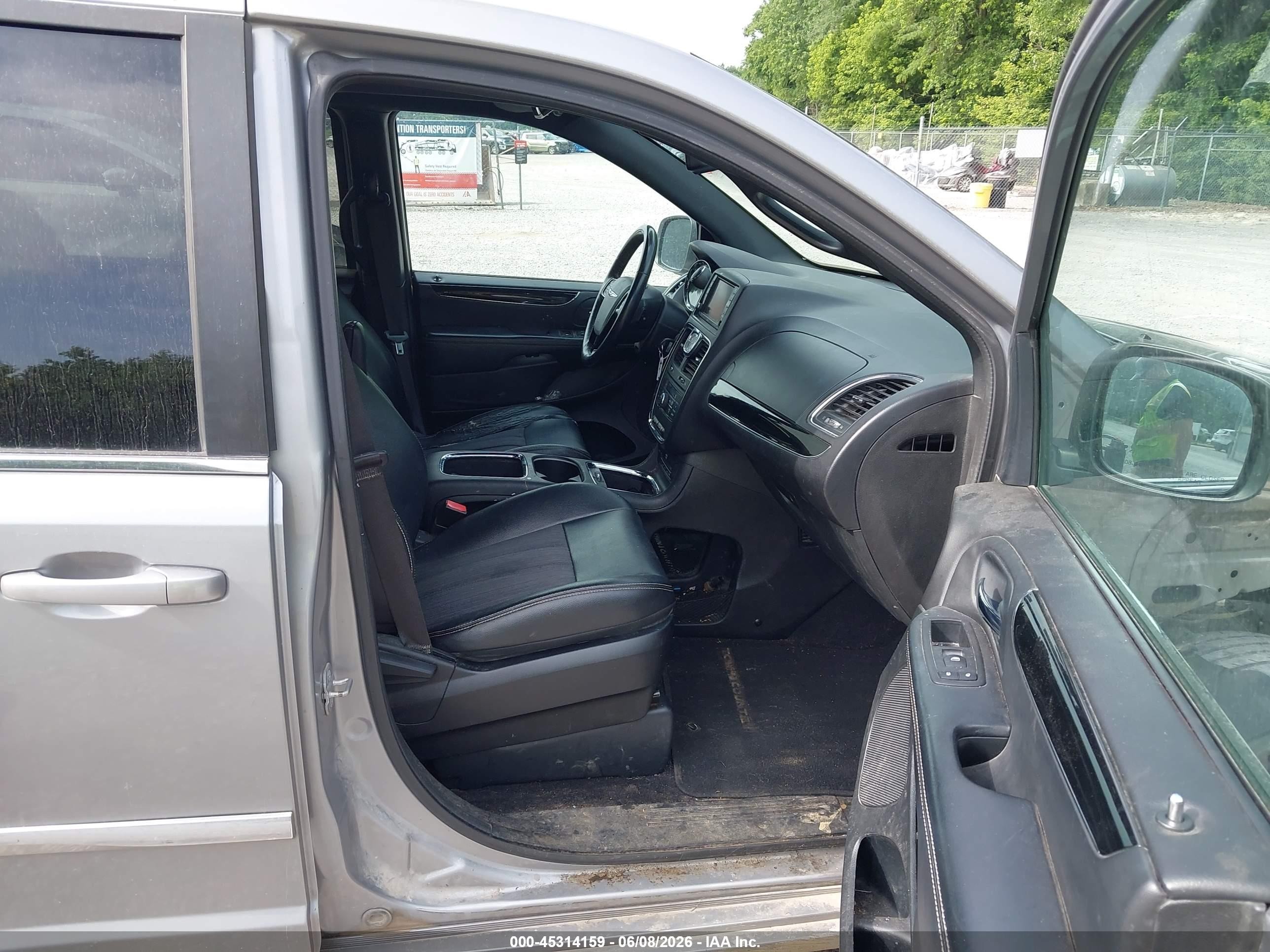 2014 Chrysler Town & Country S Silver vin: 2C4RC1HG2ER469223