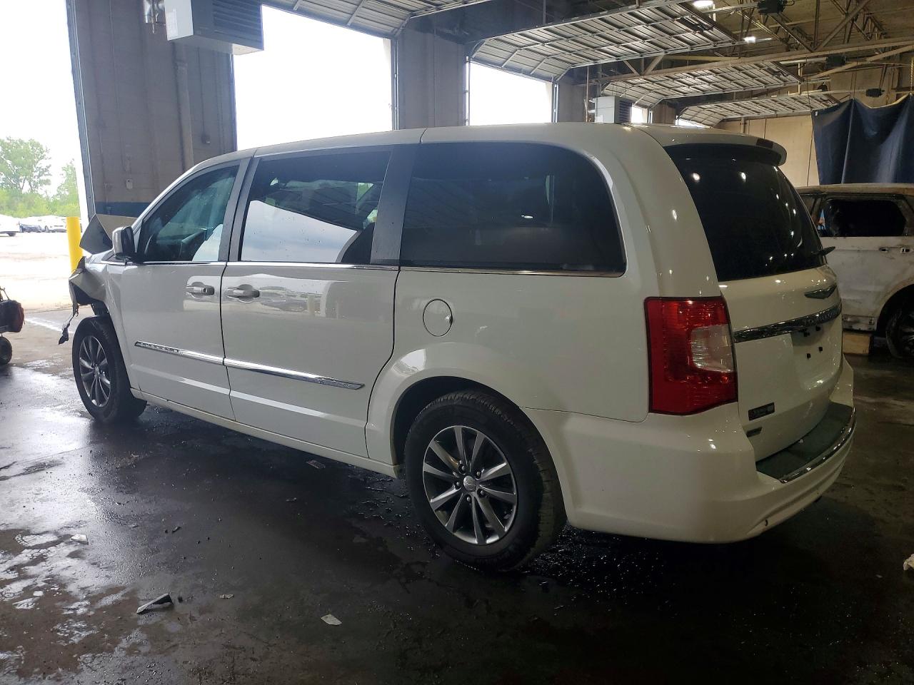 2015 Chrysler Town & Country S White vin: 2C4RC1HG2FR720128