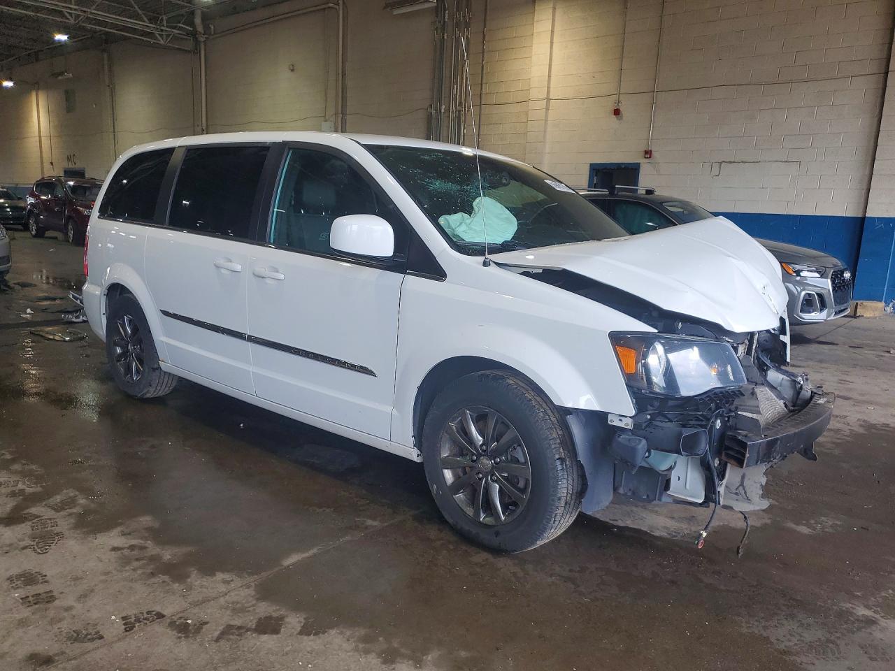 2015 Chrysler Town & Country S White vin: 2C4RC1HG2FR720128
