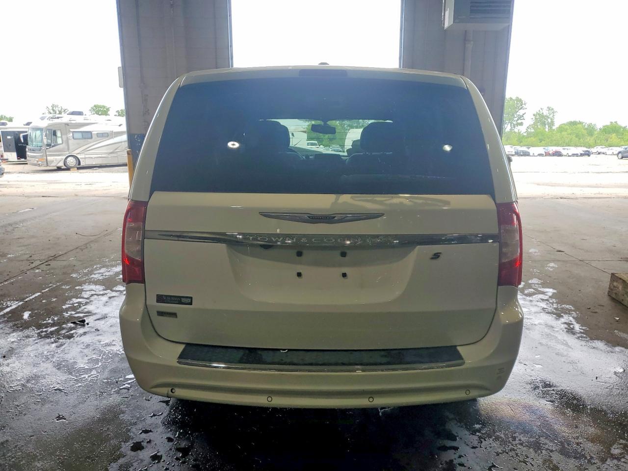 2015 Chrysler Town & Country S White vin: 2C4RC1HG2FR720128