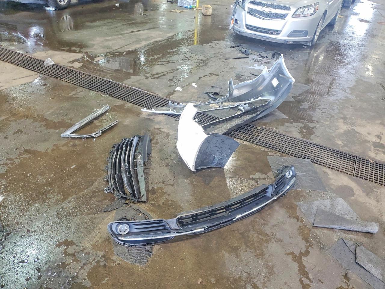 2015 Chrysler Town & Country S White vin: 2C4RC1HG2FR720128